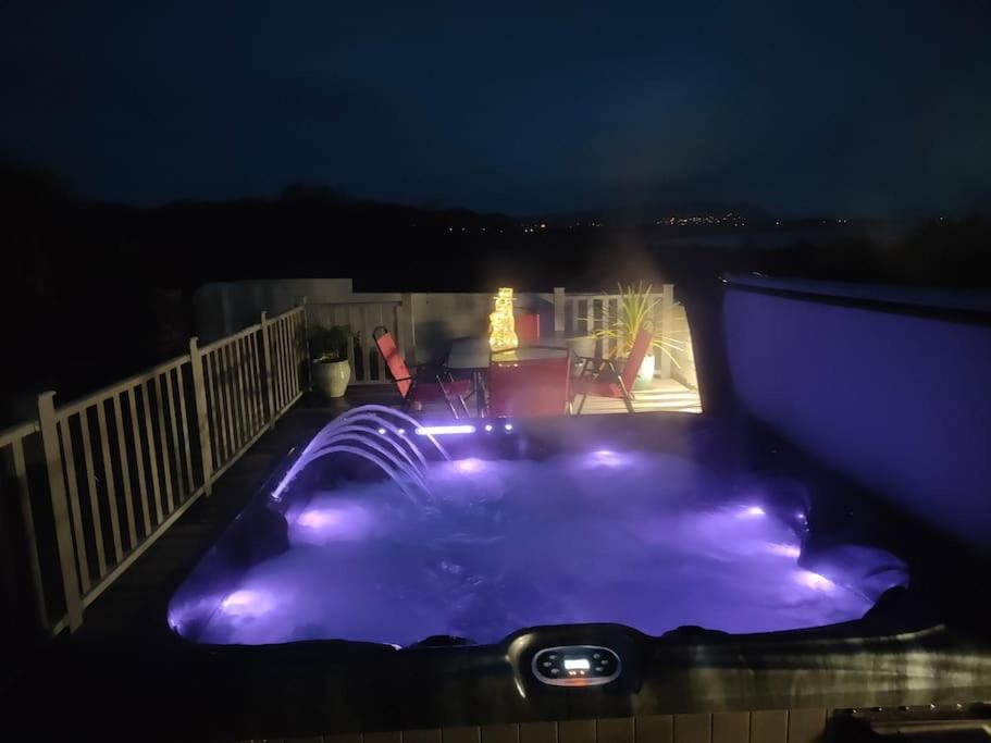 House - Seaview, Hot Tub